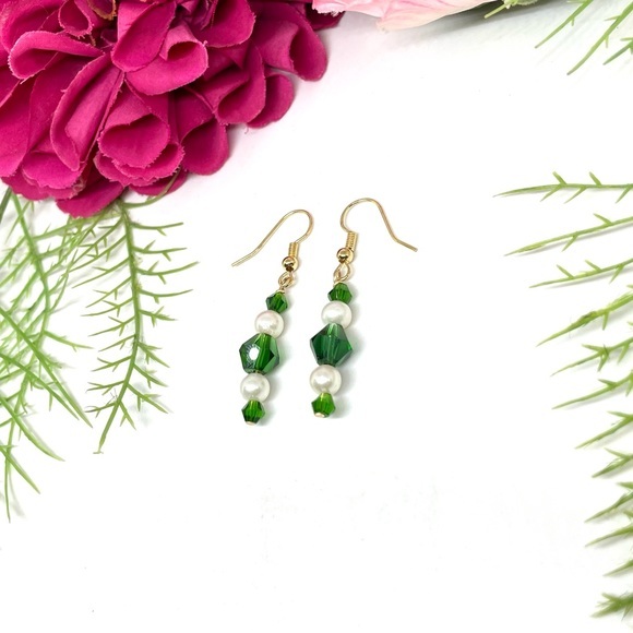 Jewelry - NEW⚜️Cultured Pearl & Emerald Green Crystal Drop Earrings